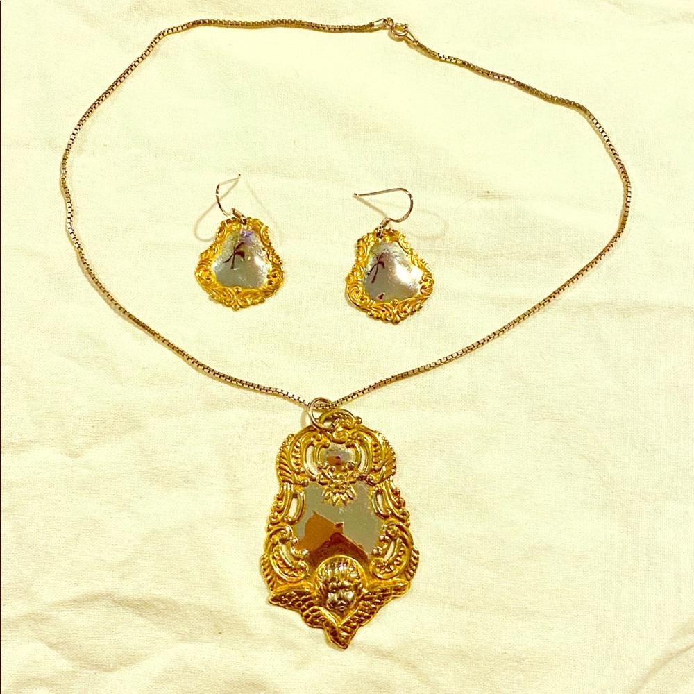>> 👁-Catching Silver Necklace & Earrings <<